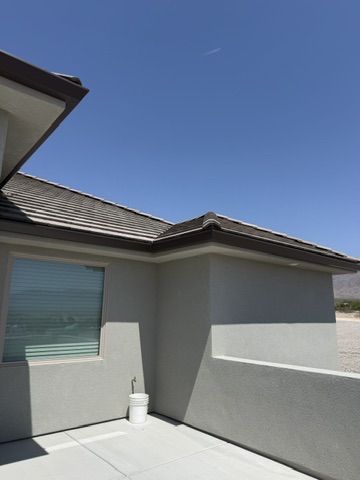 Modern parapet home, low-slope roof — Las Vegas